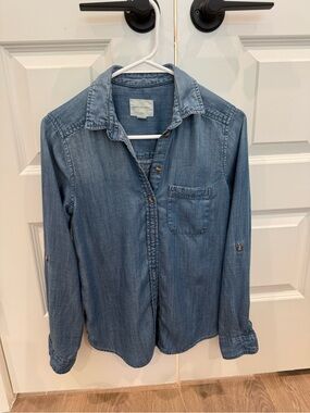 American Eagle Outfitters Blue Chambray Boyfriend Shirt